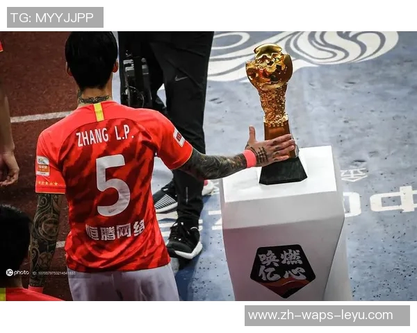 中超决赛恒大与苏宁激战正酣谁能夺得冠军荣耀的巅峰对决